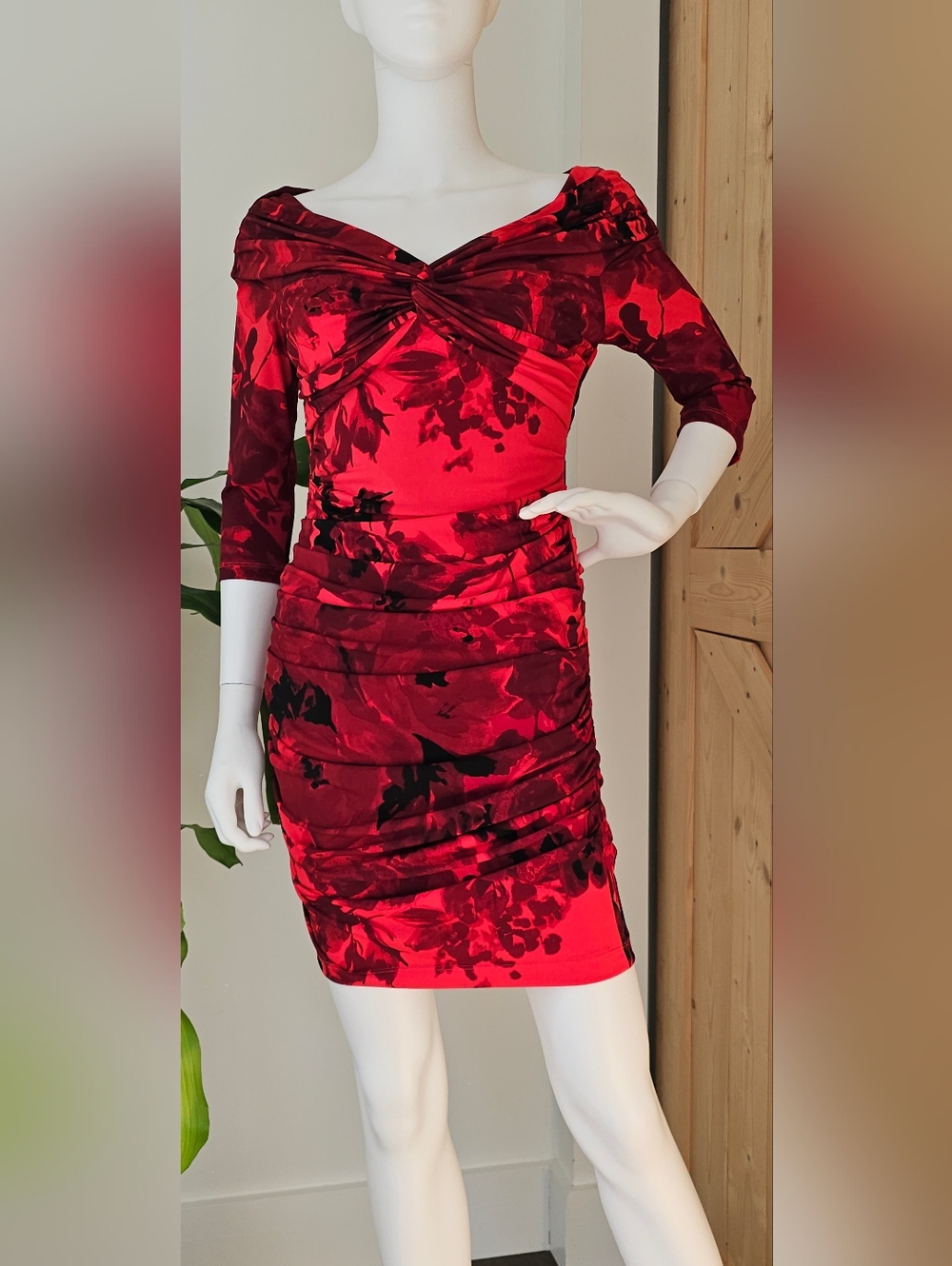 MUSE Exclusive For Boston Proper Red Floral Ruched Mini Dress. Size 6